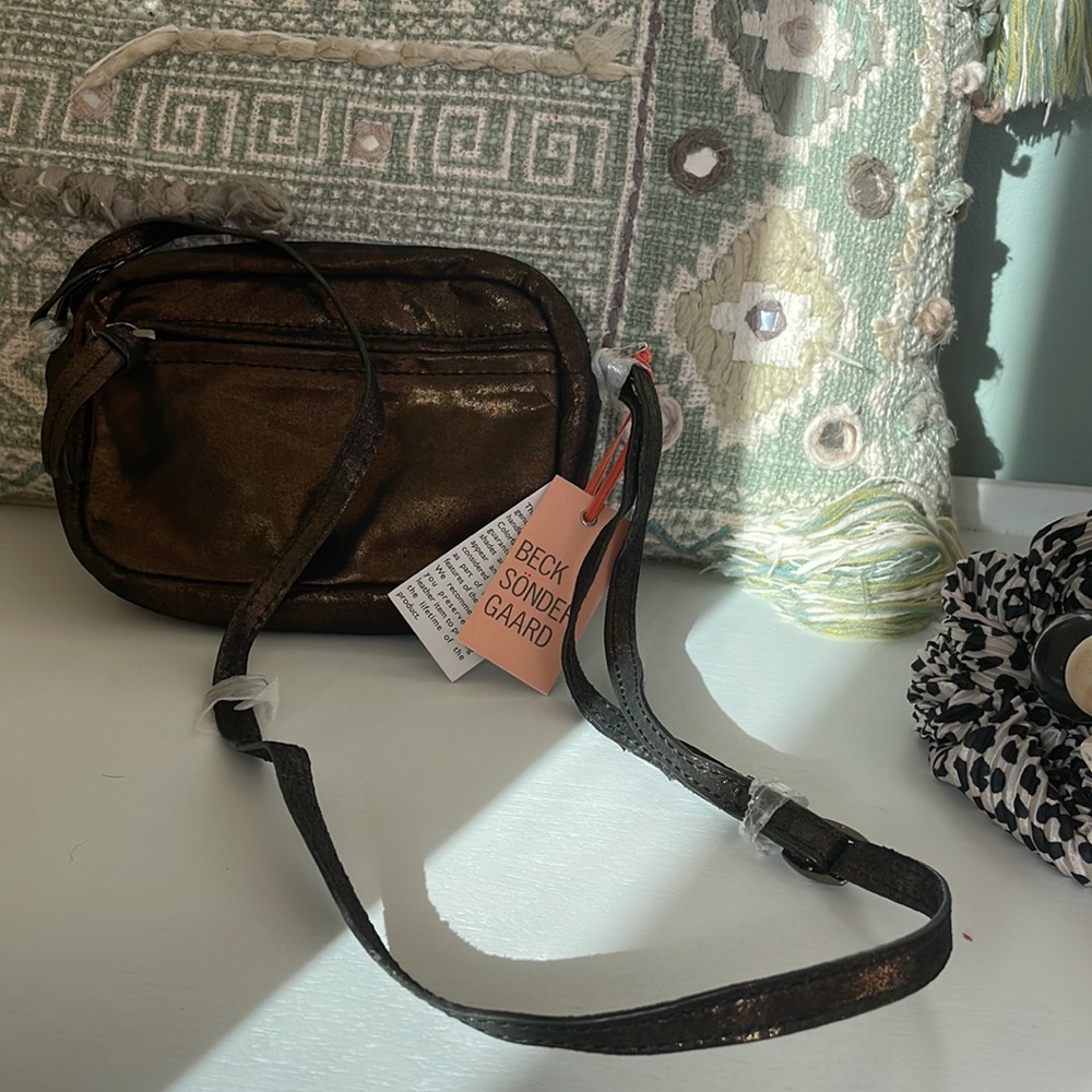 small leather cross body purse - brand new!